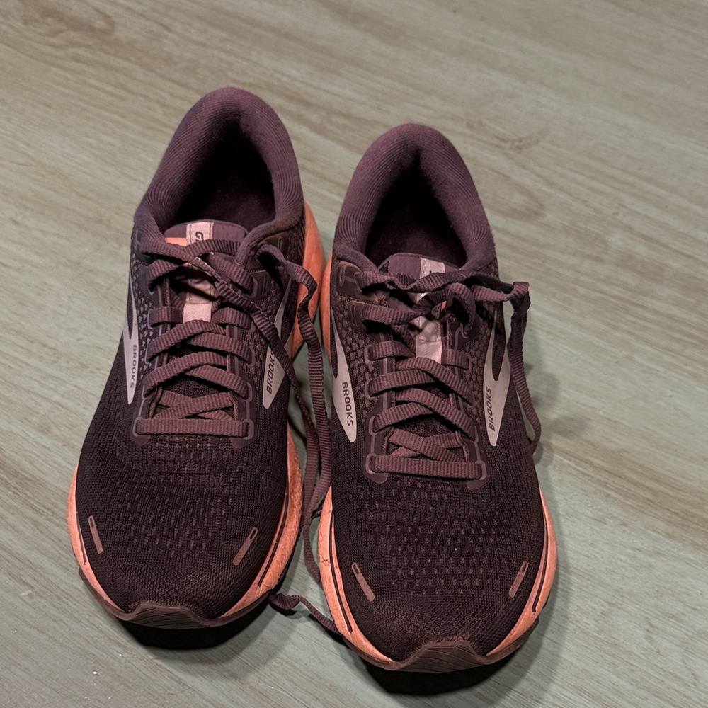 Brooks Women's Athletic Shoes - Black and Pink